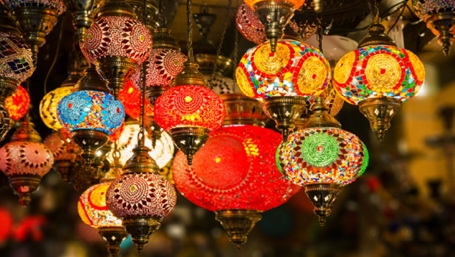 سوق رمضان الليلي في مركز التجارة العالمي – وجهه مناسبة للاحتفال بعيد الفطر في الإمارات